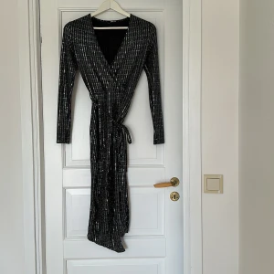 Paljett klänning  - Storlek XS. Paljett klänning i bra skick! Aldrig använt. Säljer för att den är numera liten. 