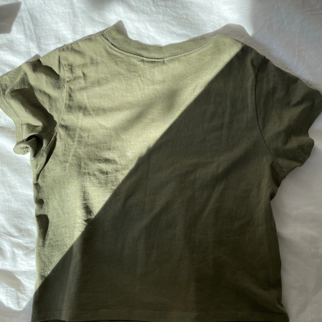 Grön t-shirt med tryck  - 92