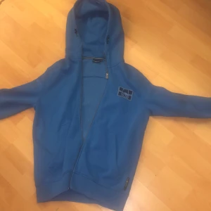 Blå sail racing tröja Oandvänd som ny - Väldigt bekväm och bra. Den är knappt använd.