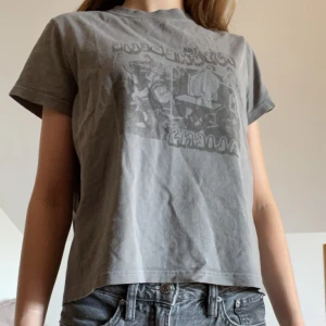 brandy t-short - t-shirt från brandy melville! bra skick och inga defekter