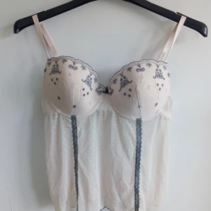 Topp - Pyjamas/topp köpt vintage och inte kommer till använding, inga defekter💓 Bh storlek 75B