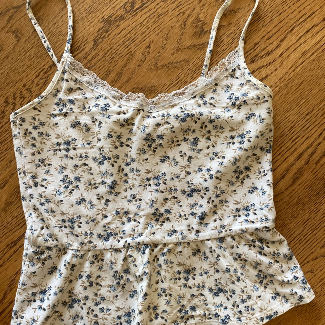 Blommigt gulligt linne - 92