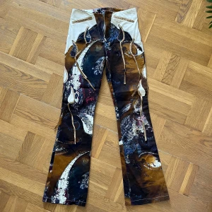 Hippiebyxor second-hand - Köpta på second-hand! Små i storleken så gissar på S/XS