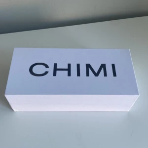 Solglasögon  - Helt oanvända chimi solglasögon inköpta förra året på NK. Model 02 i färgen Brown. Jättesnygga. Original pris 1250 Nu 689.