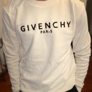 Givenchy Tröja  - Hej! En storlek kvar på XXL 