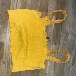 Fin topp - Söt topp, L men funkar för M/S. Den är ny och aldrig använd 
