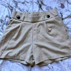 Nya JDY Geggo shorts, användt två gånger. svala i detta sommar väder:)