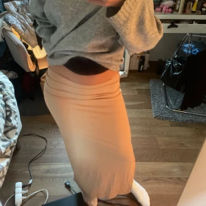 Beige kjol  - Superfin kjol med slits🤎🤎