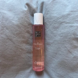 Ritual parfym - Parfym från rituals i doften av cherry blossom. Det är ungefär 80% kvar av den. Skriv för frågor💕