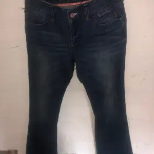 Helt oanvända bondelid bodil bootcut jeans i storlek M
