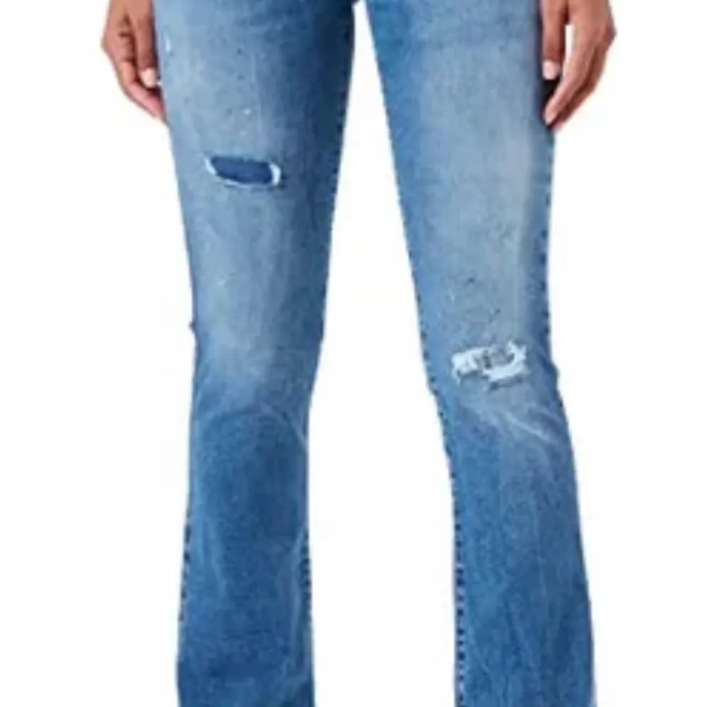 Säljer dessa ltb jeans i jätte bra skick! Dem är W27/L34 och är lite för långa på mig som är 167✌🏾Dem är i modellen valerie priset kan diskuteras . Jeans & Byxor.