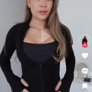 Zip up - Soft touch zip up. Använd fåtal gånger. Inga defekter. Pris kan diskuteras.