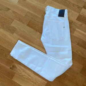 Replay Anbass - Halloj! Säljer dessa as snygga byxor som passar perfekt till sommaren. Skick: 10/10 Nypris: 1899 Mitt pris: 450