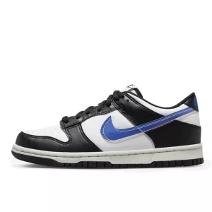 Dunk low - Dunk low tpu swoosh, väl använda och därför säljer jag inte jätte jätte högt pris. Köpte för ca 1300. Blir nog lite renare om man rengör de. Storlek 36.5. Används knappast längre , de är lite sönder  vid hälen, upplever ej skoskav💗skriv om frågor🩷