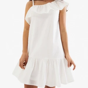 klänning - Jättesöt klänning som är perfekt till sommaren!💗