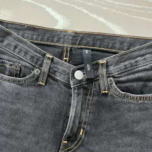 Skitsnygga midwaist jeans från Weekday🙌🏼 Storlek 25/30