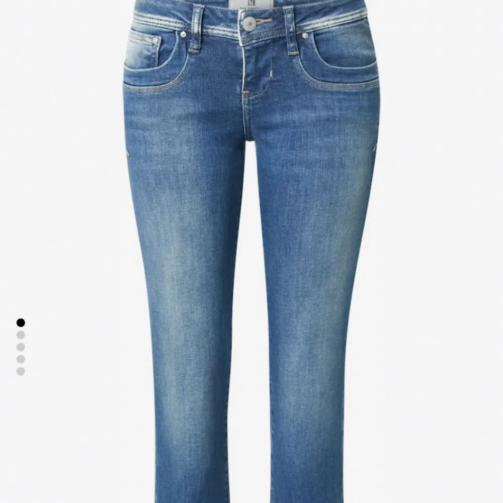 Säljer för 450+frakt 🥰. Jeans & Byxor.