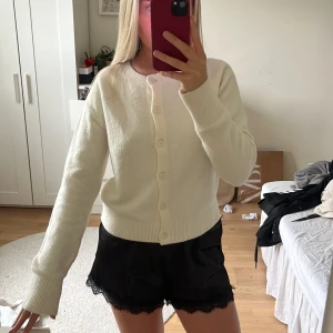 Stickad kofta  - Stickad kofta från & other stories, nypris 690kr!