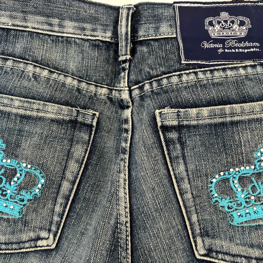 Skit coola äkta Viktors Beckham jeans använda fåtal gånger!⚡️🩷👩🏽‍🎤. Jeans & Byxor.