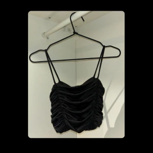 Svart glittrig topp - Svart glittrig topp, Storlek XS, Bra skick.