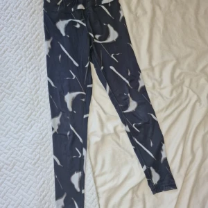 Tights - Super fina tränings tights. Väl använda, inga hål el. Dyl.