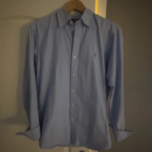 Ralph lauren Oxford skjorta - Säljer denna sjukt snygga skjortan utan flaws till ett superpris, om ni har några funderingar hör av er!