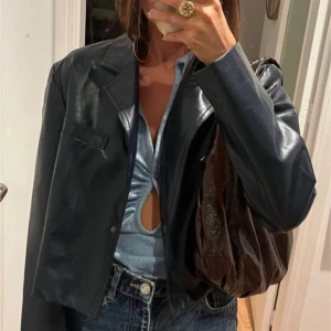 Blå glittrig topp  - Från Zara. 