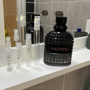 Valentino Born in Roma edt  - En underbar året runt doft som kommer få alla tjejer på spel,  2ml/3ml/5ml/10ml finns att köpa, pris diskuteras privat💫
