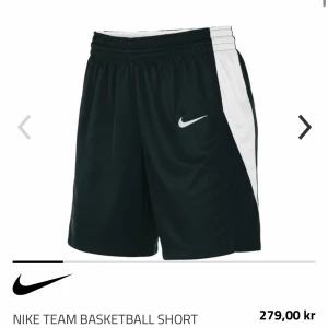 Basketshorts  - Basketshorts i storlek xs. Bra passform, de är sköna och bra kvalite, jag säljer de för att jag växte ut dem🏀💓