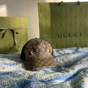 Gucci tiger keps - Köpt 2022 men knappt använt den, väldigt bra skick Orginal låda och kvitto finns