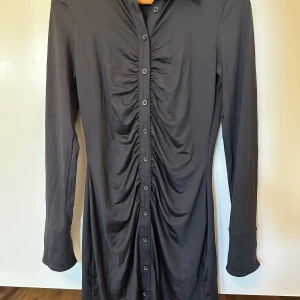 Klänning H&M - Klänning i nyskick från h&m  Storlek s/m