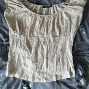 Beige top - Det är en jättegullig top från Brandy.  Använt typ 2 gånger, står ej storlek på denna. 