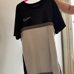 Nike tränings t-shirt - Skick 8/10 Köpt från JD Sports