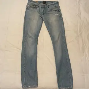 Snygga dondup jeans i modellen Mius. 