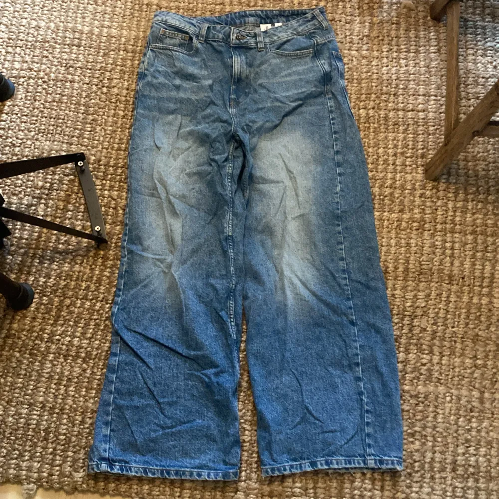 Säljer nu ett par collusion jeans med väldigt stor passform, köpta för ungefär ett halvår sen och har ungefär 8/10 kvalitet😎. Jeans & Byxor.