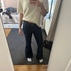 Bootcut jeans Levis  - Snygga bootcut jeans från Levis, storlek 28/32💕
