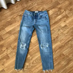 Snygga lager 157 jeans köpta för ca 1,5 år sedan men knappt använda. Bra skick och inga defekter. Strl S men skulle säga att de passar Xs också. Modellen heter ”Tight” och det stämmer ganska bra. Pris kan diskuteras!