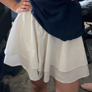 Weekday kjol - Den perfekta kjolen från weekday köpt 2020 så finns inte kvar att köpa Stl s. Har denna även i svart. Skriv för fler bilder 😁 