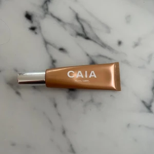 Highlighter  - Säljer denna liquid highlighter då den inte passar mig. Endast testad 2 ggr. Ord pris 325 kr.