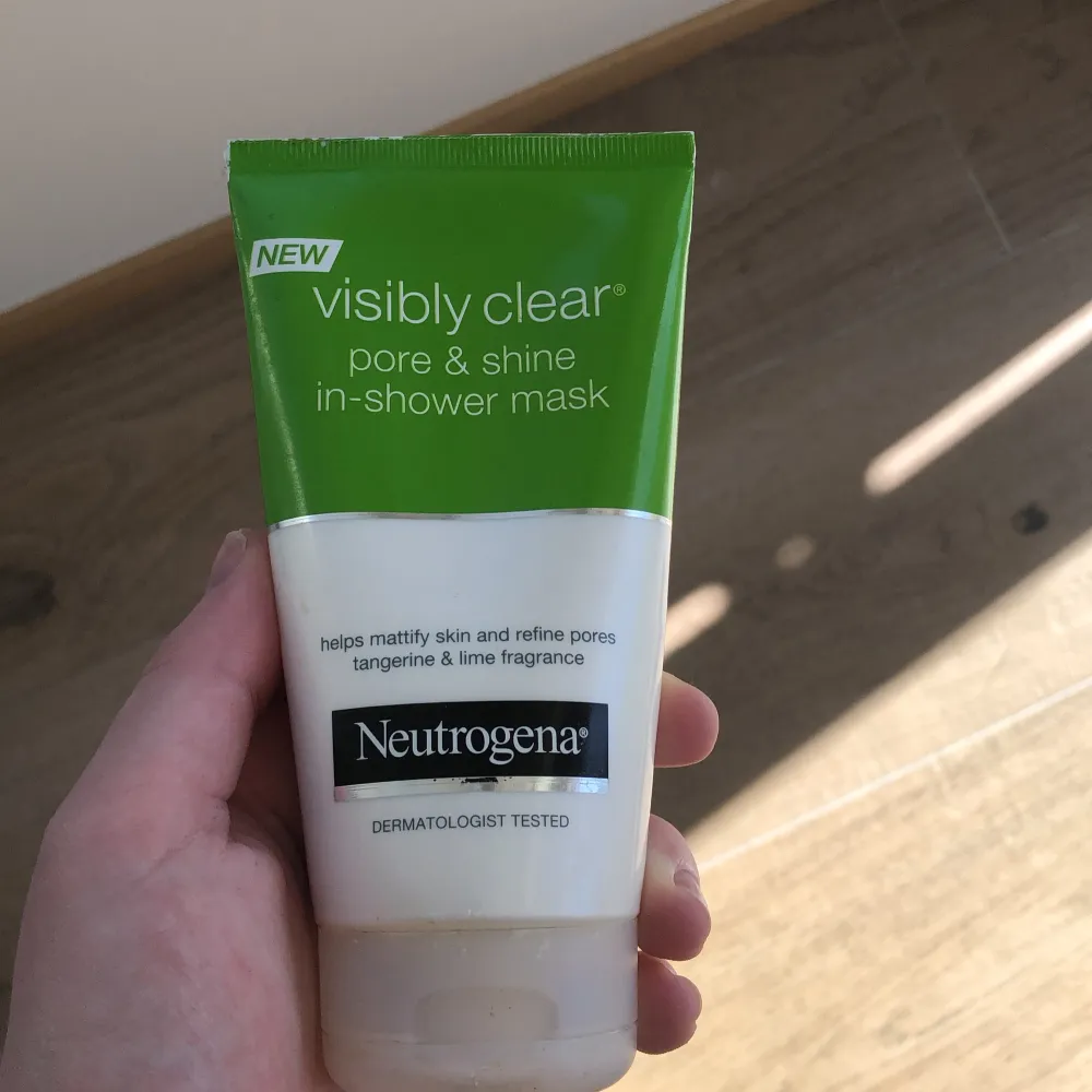 En ansiktsskrubb och en ansiktsmask från neutrogena. Båda är typ hälften kvar. 150 kr för båda. Övrigt.