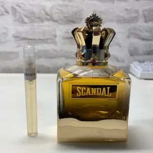 Säljer samples av den nya och trendande Scandal Absolu, en perfekt doft för sommaren, som släpptes för 2 månader sedan och finns enbart i väldigt få länder! Priser: 1 ml: 22 kr 2 ml: 40 kr 5 ml: 95 kr