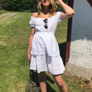 Student/ sommar klänning  - Perfekt student klänning köpt på NAKD för 3 år sen använd fåtal gånger. 