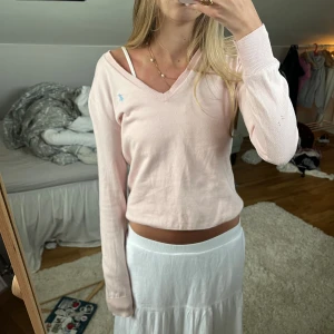 Ralph lauren tröja  - Jätte fin rosa Ralph lauren som tyvärr inte kommer till användning. Jätte fin till sommarn🩷❤️