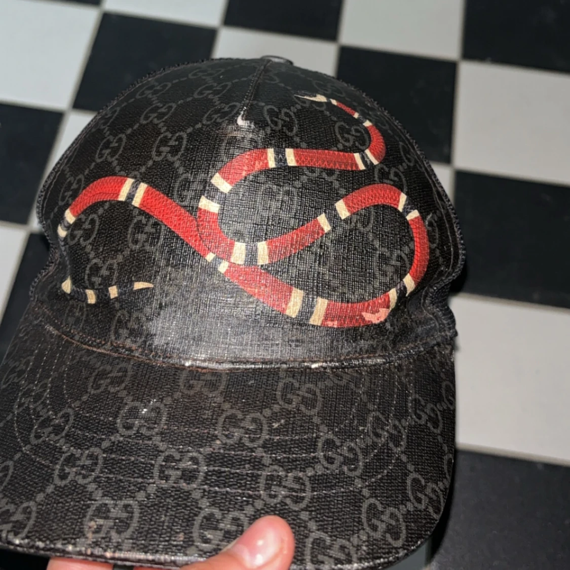 Gucci keps orm kan tänka mig och Limited edition vill inte ha den längre ej min stil