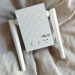 ASUS WiFi AC Repeater RP-AC51 Wi-Fi Extender Förlängare Router Vit Trådlös
