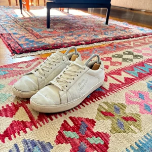Saint Laurent Sneakers  - Hej, säljer nu mina saint Laurent sneakers i storlek 41. Passar utmärkt för antingen vardagen eller som beaters. Jag har själv lagat dom hos bäckmans skoservice och skulle rekommendera dom för att ge skorna ett längre liv.