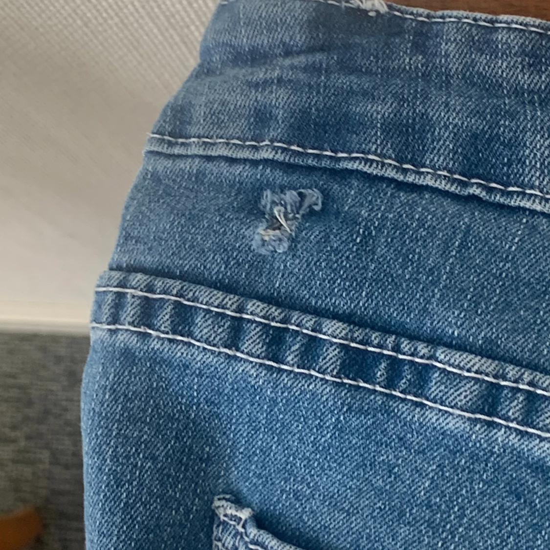 Jeans med broderade fickor - 92