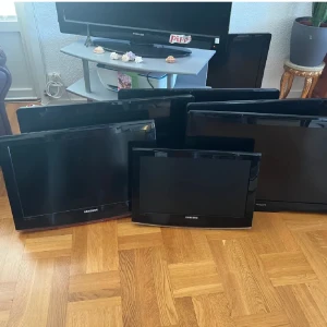TV (Samsung, Philips) - Olika sorters modeller skriv för mer information och frågor  Helt oanvända tv apparater det finns över 100 st om ni är ett företag som är intresserad 