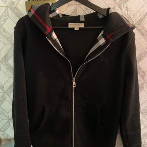 Burberry hoodie storlek M 