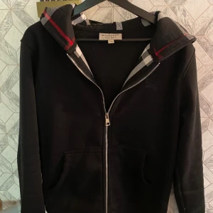 Burberry hoodie - Burberry hoodie storlek M 